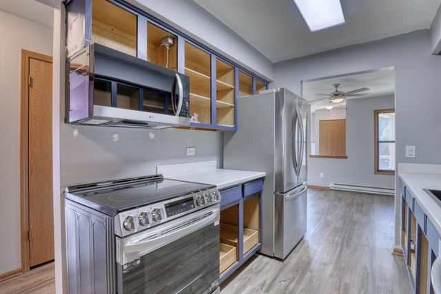 4526 S Greenridge CIRCLE, Greenfield, WI 53220