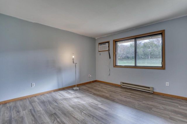 4526 S Greenridge CIRCLE, Greenfield, WI 53220