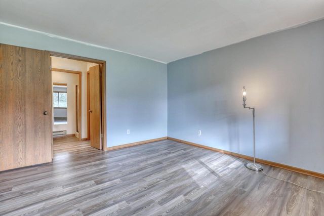 4526 S Greenridge CIRCLE, Greenfield, WI 53220