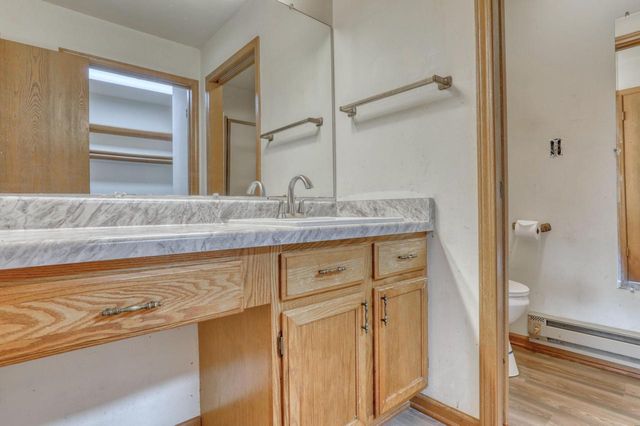 4526 S Greenridge CIRCLE, Greenfield, WI 53220