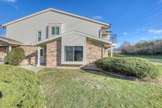 4526 S Greenridge CIRCLE, Greenfield, WI 53220