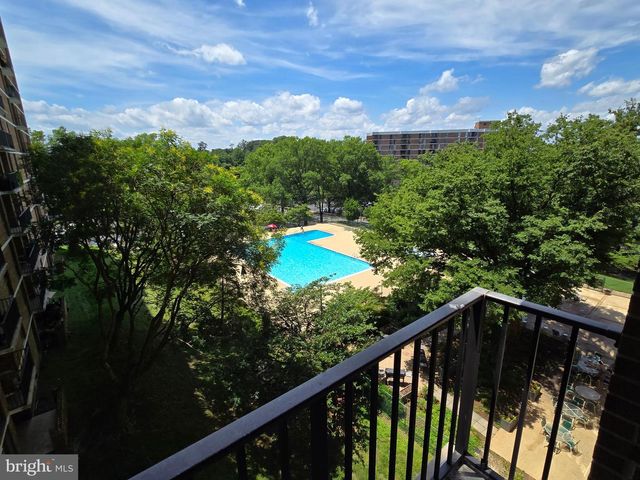 2311 PIMMIT DR #501, Falls Church, VA 22043