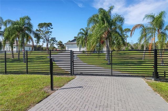 653 23rd ST SW, Naples, FL 34117