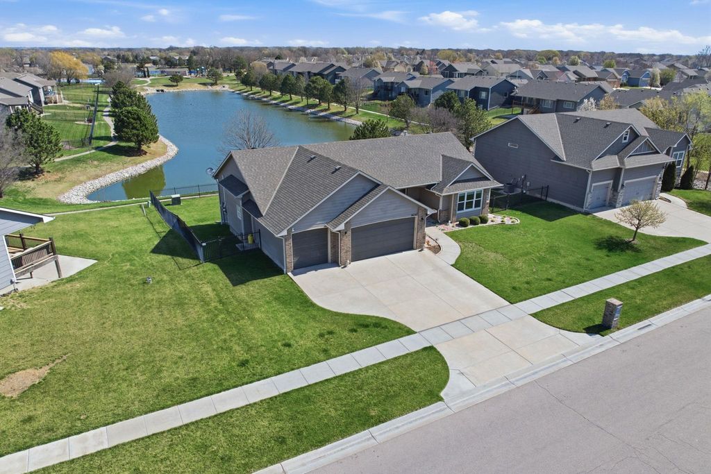 2634 S Lark Ln, Wichita, KS 67215