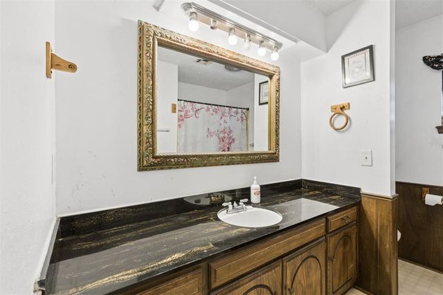 1913 N Ann Arbor Avenue, Oklahoma City, OK 73127