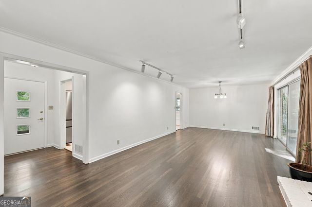 955 Vistavia Circle, Decatur, GA 30033