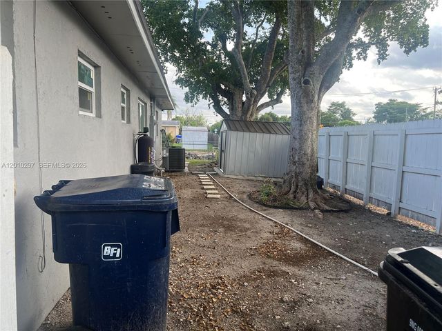 6742 SW 18th Ct, North Lauderdale, FL 33068