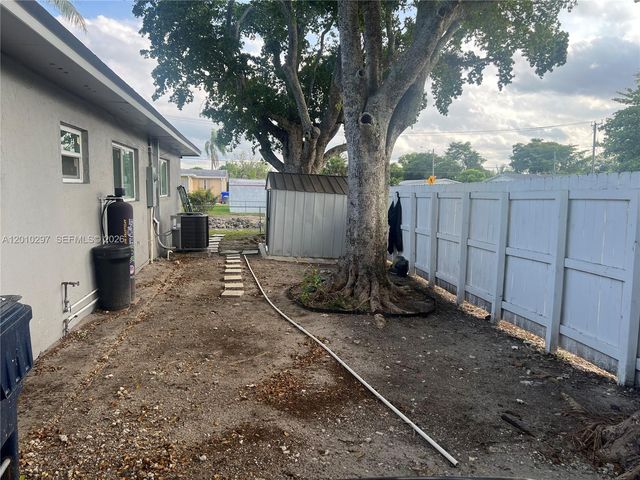 6742 SW 18th Ct, North Lauderdale, FL 33068