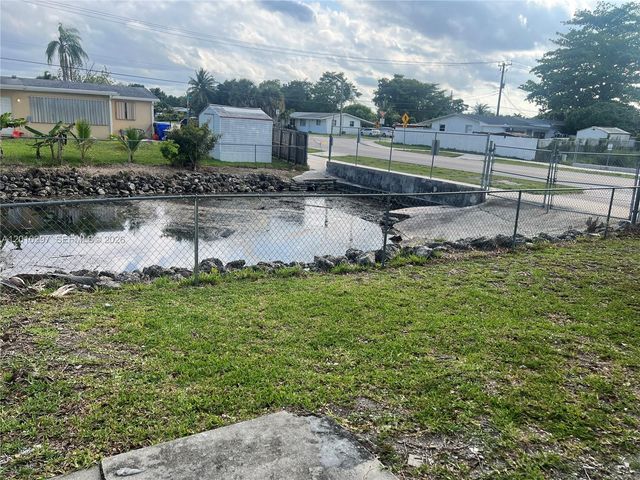 6742 SW 18th Ct, North Lauderdale, FL 33068