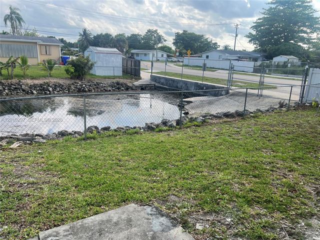 6742 SW 18th Ct, North Lauderdale, FL 33068