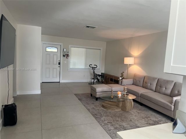 6742 SW 18th Ct, North Lauderdale, FL 33068