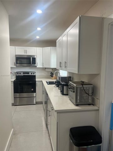 6742 SW 18th Ct, North Lauderdale, FL 33068