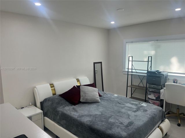 6742 SW 18th Ct, North Lauderdale, FL 33068