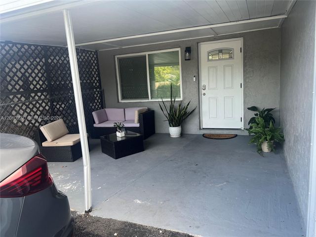 6742 SW 18th Ct, North Lauderdale, FL 33068