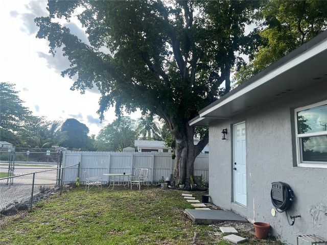 6742 SW 18th Ct, North Lauderdale, FL 33068