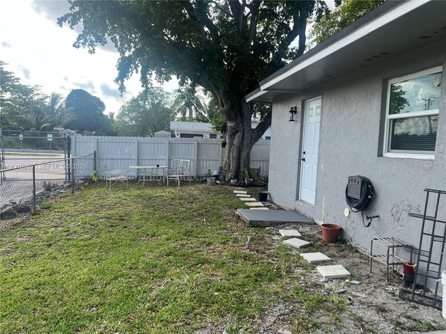 6742 SW 18th Ct, North Lauderdale, FL 33068