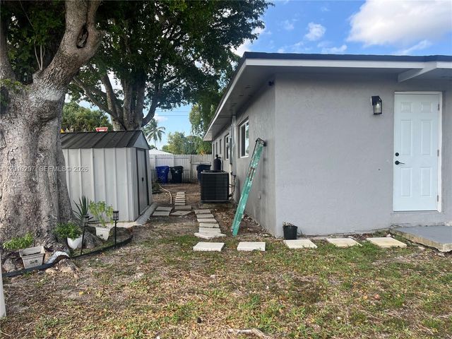 6742 SW 18th Ct, North Lauderdale, FL 33068