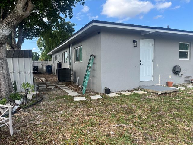 6742 SW 18th Ct, North Lauderdale, FL 33068