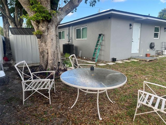 6742 SW 18th Ct, North Lauderdale, FL 33068