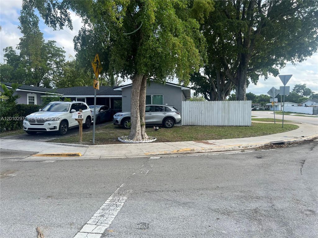 6742 SW 18th Ct, North Lauderdale, FL 33068