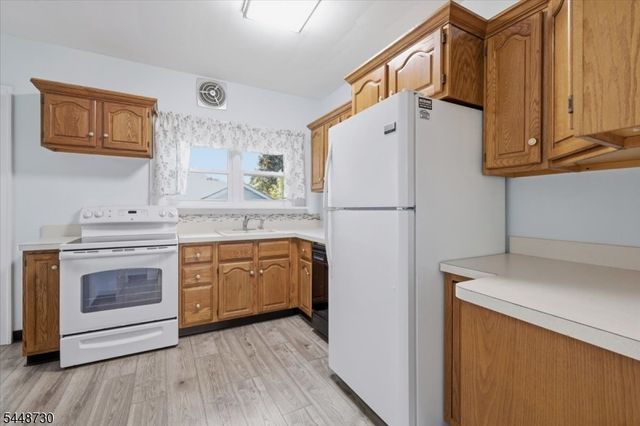 79 W Johnston St, Washington Boro, NJ 07882