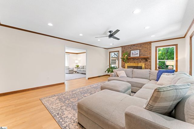 105 Gleneagles Court, Simpsonville, SC 29681