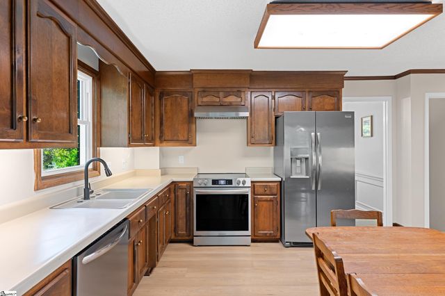 105 Gleneagles Court, Simpsonville, SC 29681