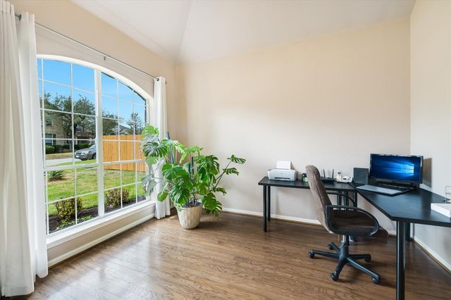 221 Abbey DR, Austin, TX 78737