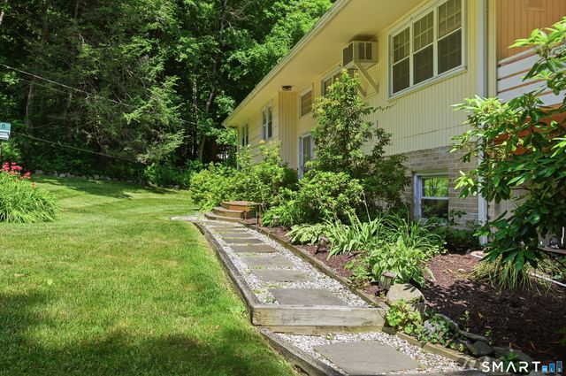 3 Birchcrest Drive, Danbury, CT 06811