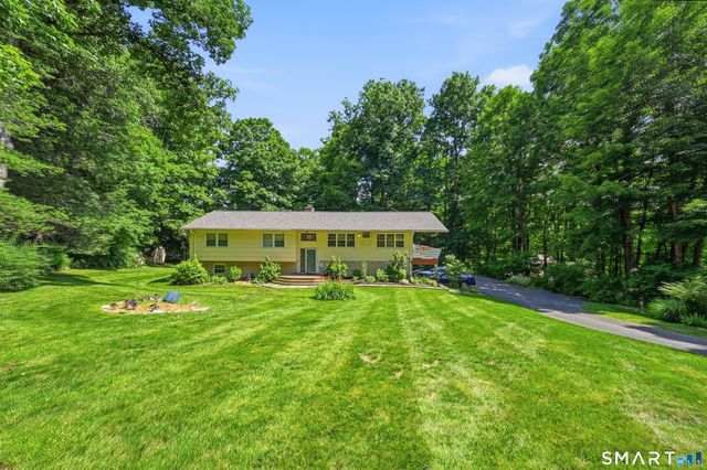 3 Birchcrest Drive, Danbury, CT 06811