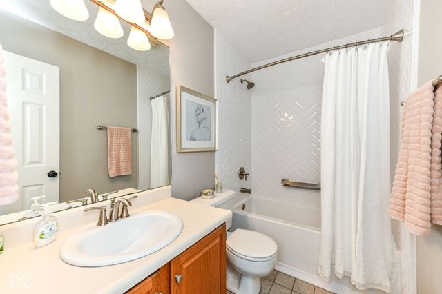 7701 Raleigh Lane, Fishers, IN 46038