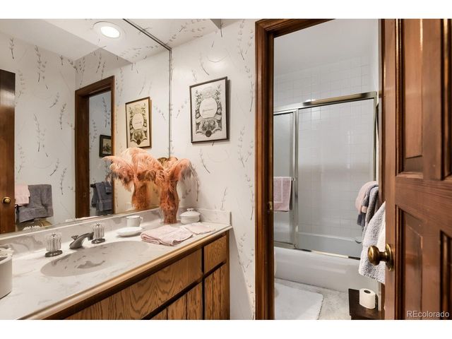 4255 S Olive St 8, Denver, CO 80237