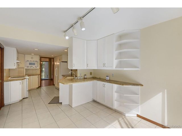 4255 S Olive St 8, Denver, CO 80237