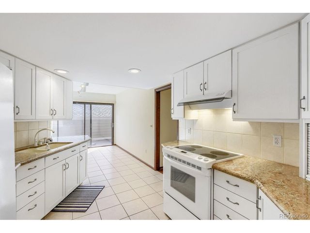 4255 S Olive St 8, Denver, CO 80237