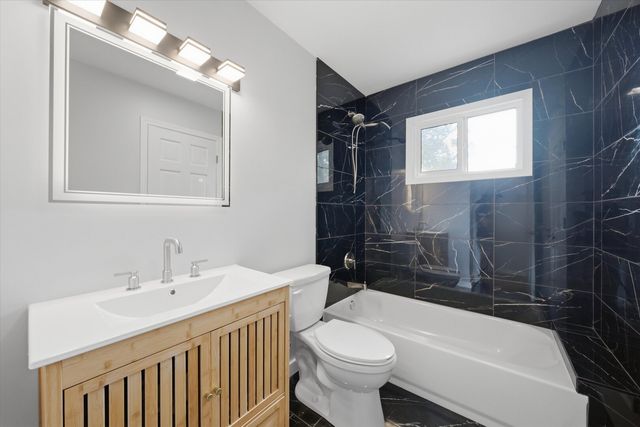 212 Kenilworth Drive, Bolingbrook, IL 60440