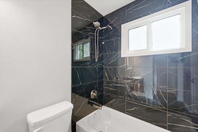 212 Kenilworth Drive, Bolingbrook, IL 60440