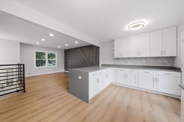 212 Kenilworth Drive, Bolingbrook, IL 60440