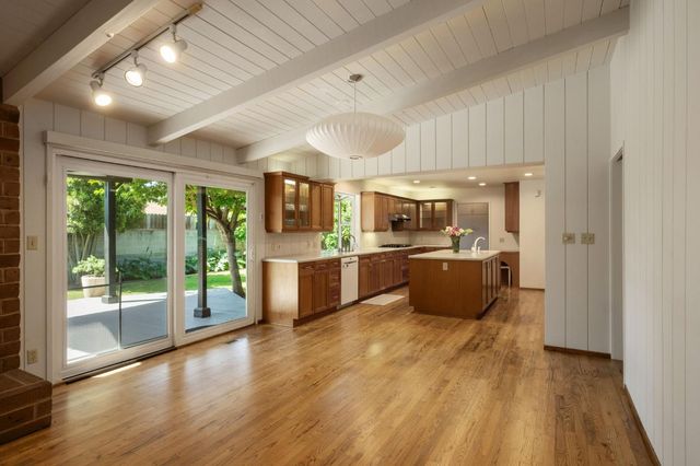 1510 E Austin Way, Fresno, CA 93704