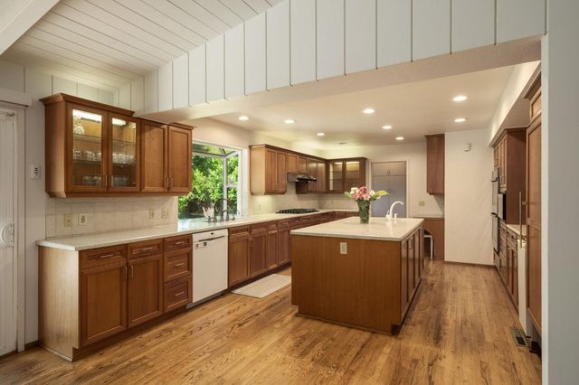 1510 E Austin Way, Fresno, CA 93704