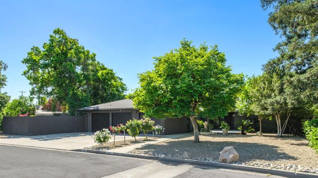 1510 E Austin Way, Fresno, CA 93704