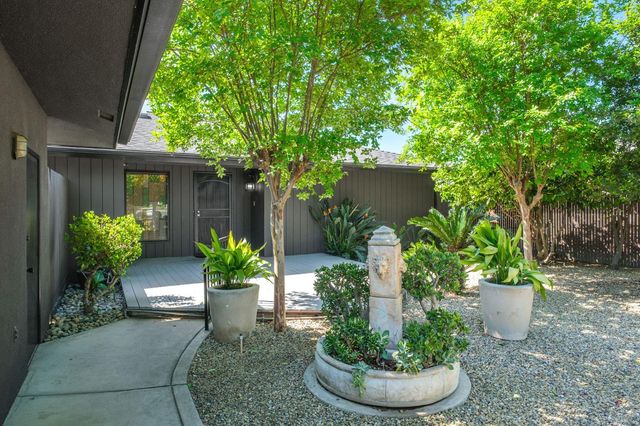 1510 E Austin Way, Fresno, CA 93704