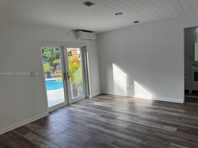 985 NE 115th St, Biscayne Park, FL 33161