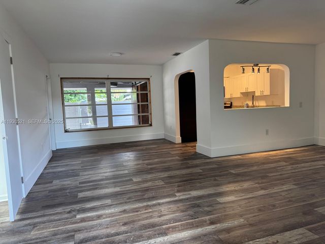 985 NE 115th St, Biscayne Park, FL 33161