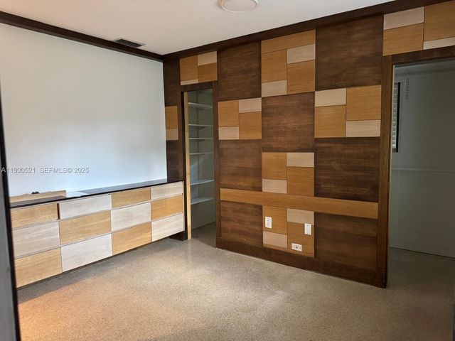 985 NE 115th St, Biscayne Park, FL 33161