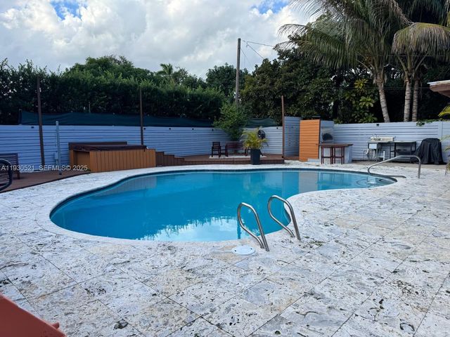 985 NE 115th St, Biscayne Park, FL 33161