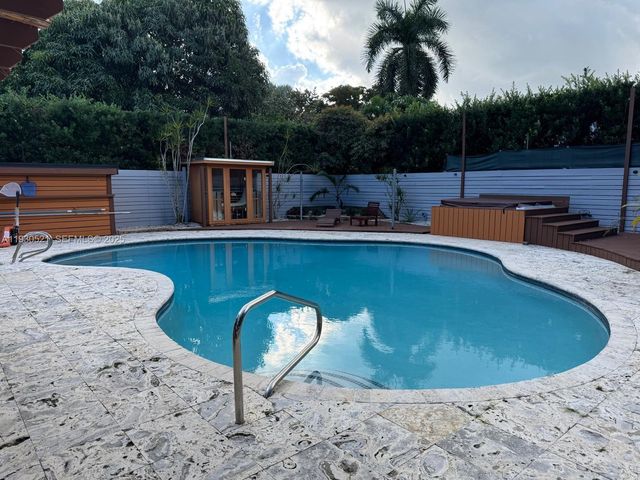 985 NE 115th St, Biscayne Park, FL 33161