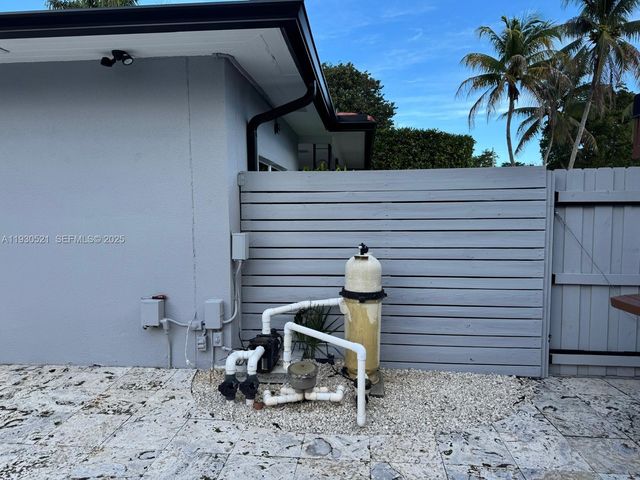 985 NE 115th St, Biscayne Park, FL 33161