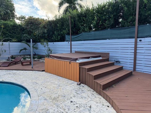 985 NE 115th St, Biscayne Park, FL 33161