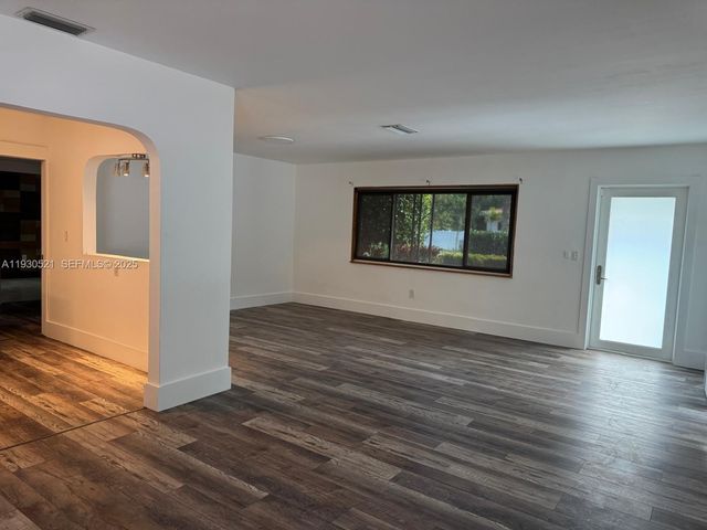 985 NE 115th St, Biscayne Park, FL 33161