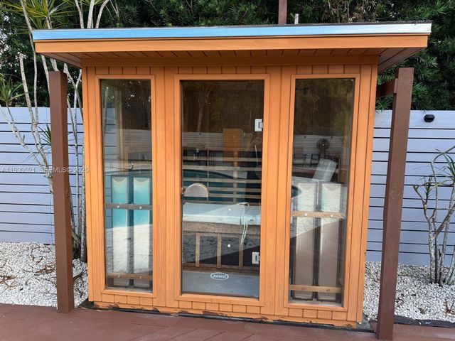 985 NE 115th St, Biscayne Park, FL 33161